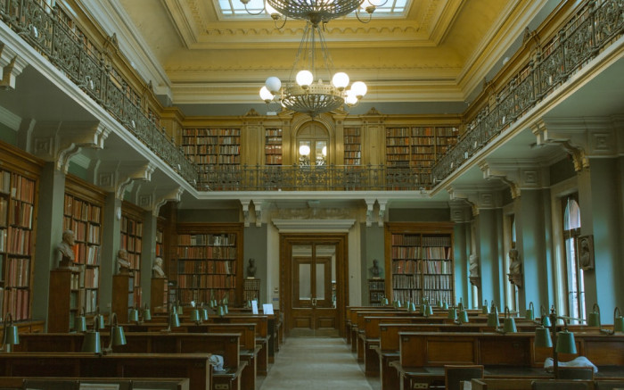 Gökdelenlere Tırmanan Adam: Bir İngilizce Şarkının Derin Anlamları